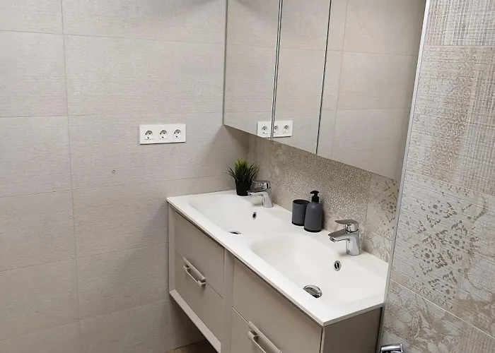 Schoene Mit Pool Und Parking, 50m Zum Strand, Spanien * Torrevieja