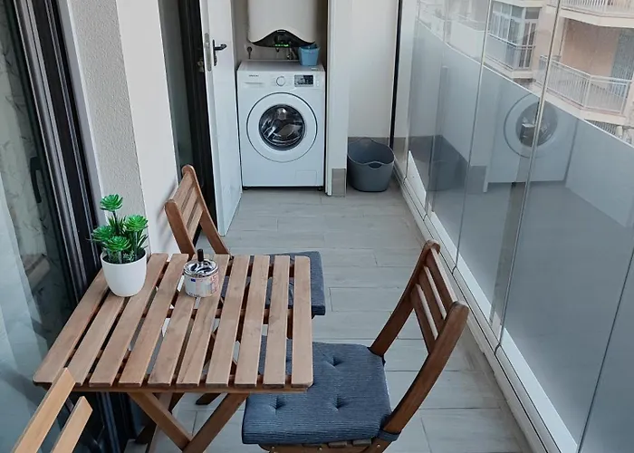 Schoene Mit Pool Und Parking, 50m Zum Strand, Spanien Torrevieja