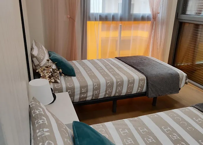 Schoene Mit Pool Und Parking, 50m Zum Strand, Spanien Torrevieja